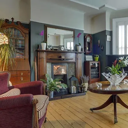 לינה וארוחת בוקר Avoca House דבלין